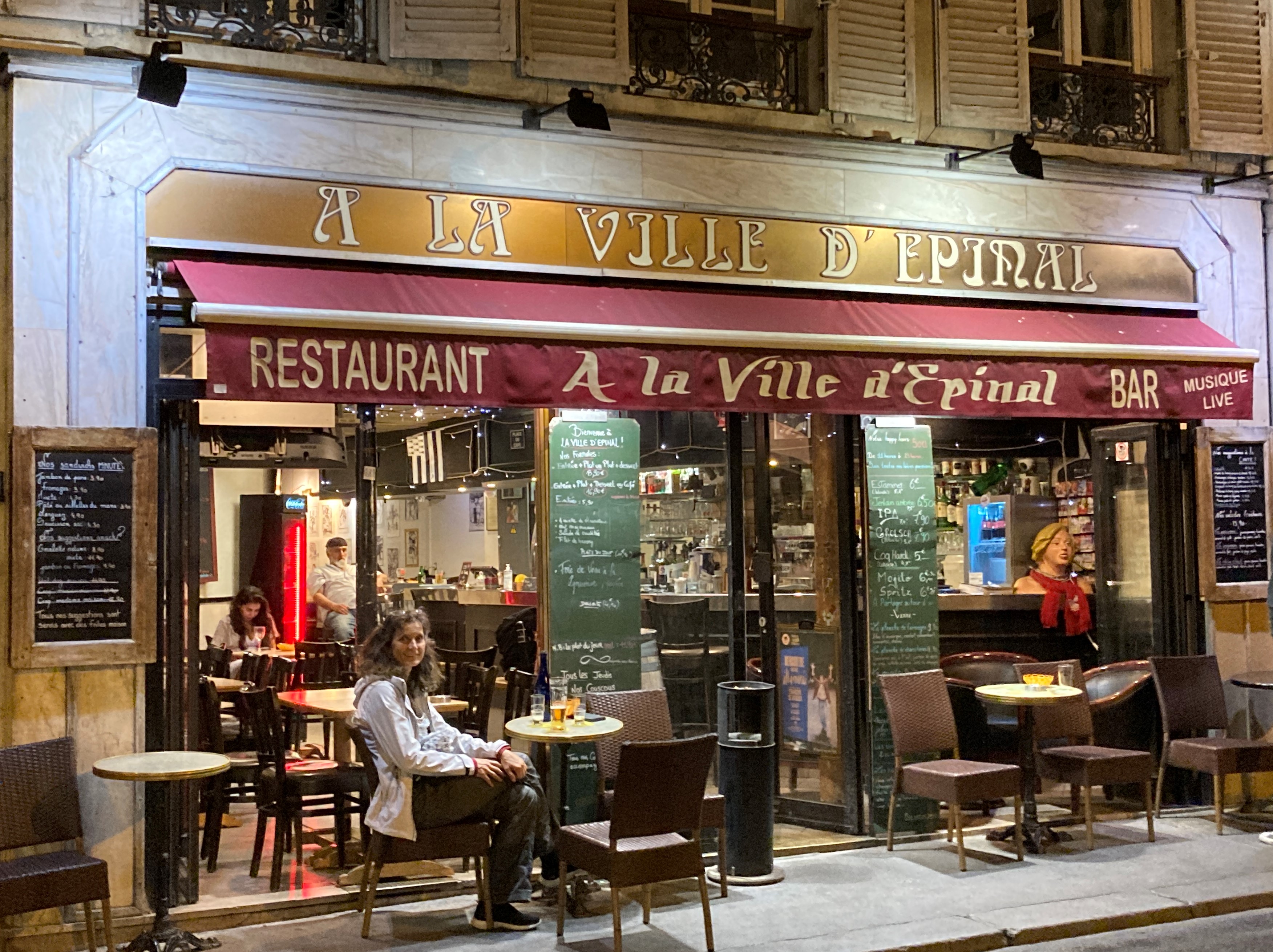 Paris - Bar La Ville D'Epinal - Rock in London auf der Fahrt nach Paris